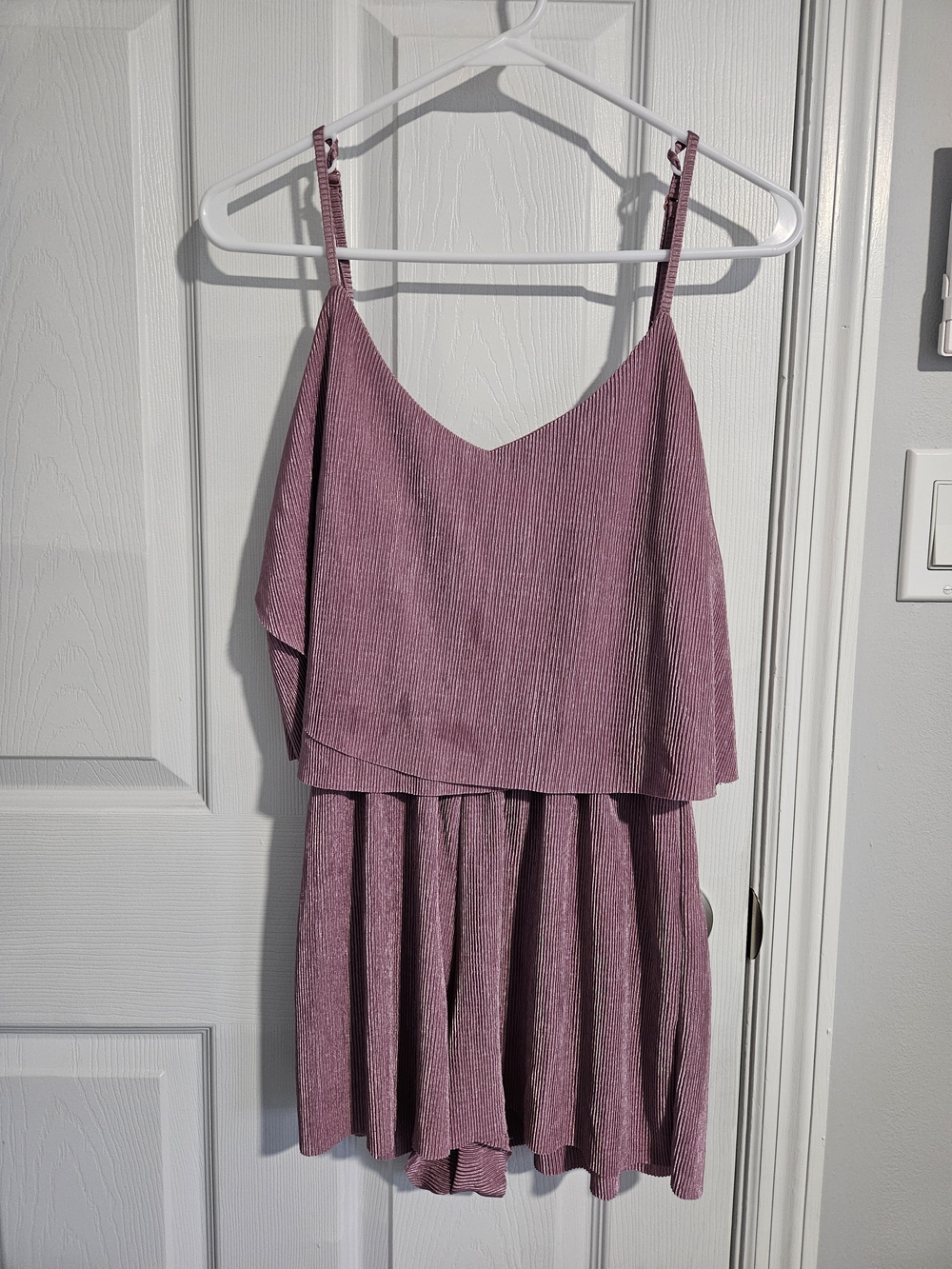 Sleeveless Mauve Layered Romper with V-Neck